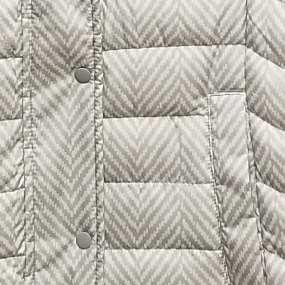 NWOT GAP PUFFY VEST WHITE GRAY HERRINGBONE PATTERN - Picture 7 of 7